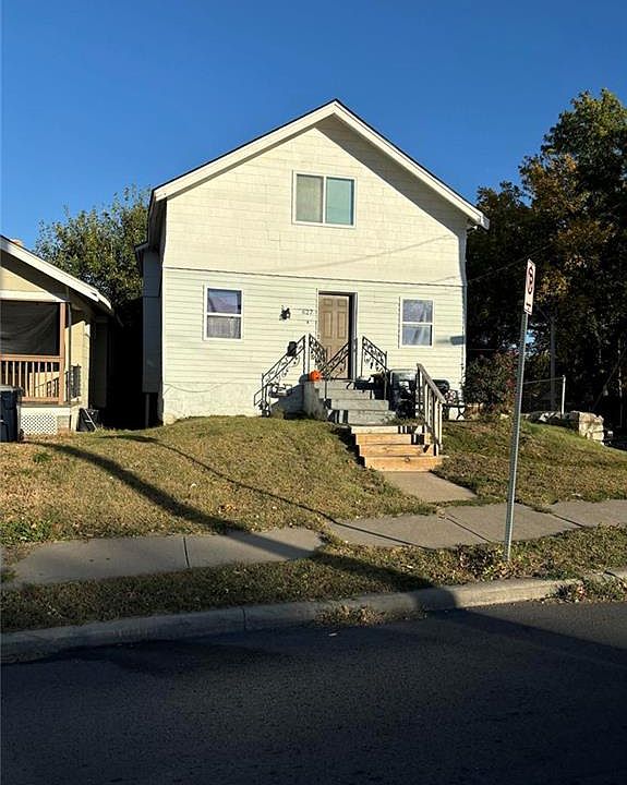 1st image of 627 Bennington Ave