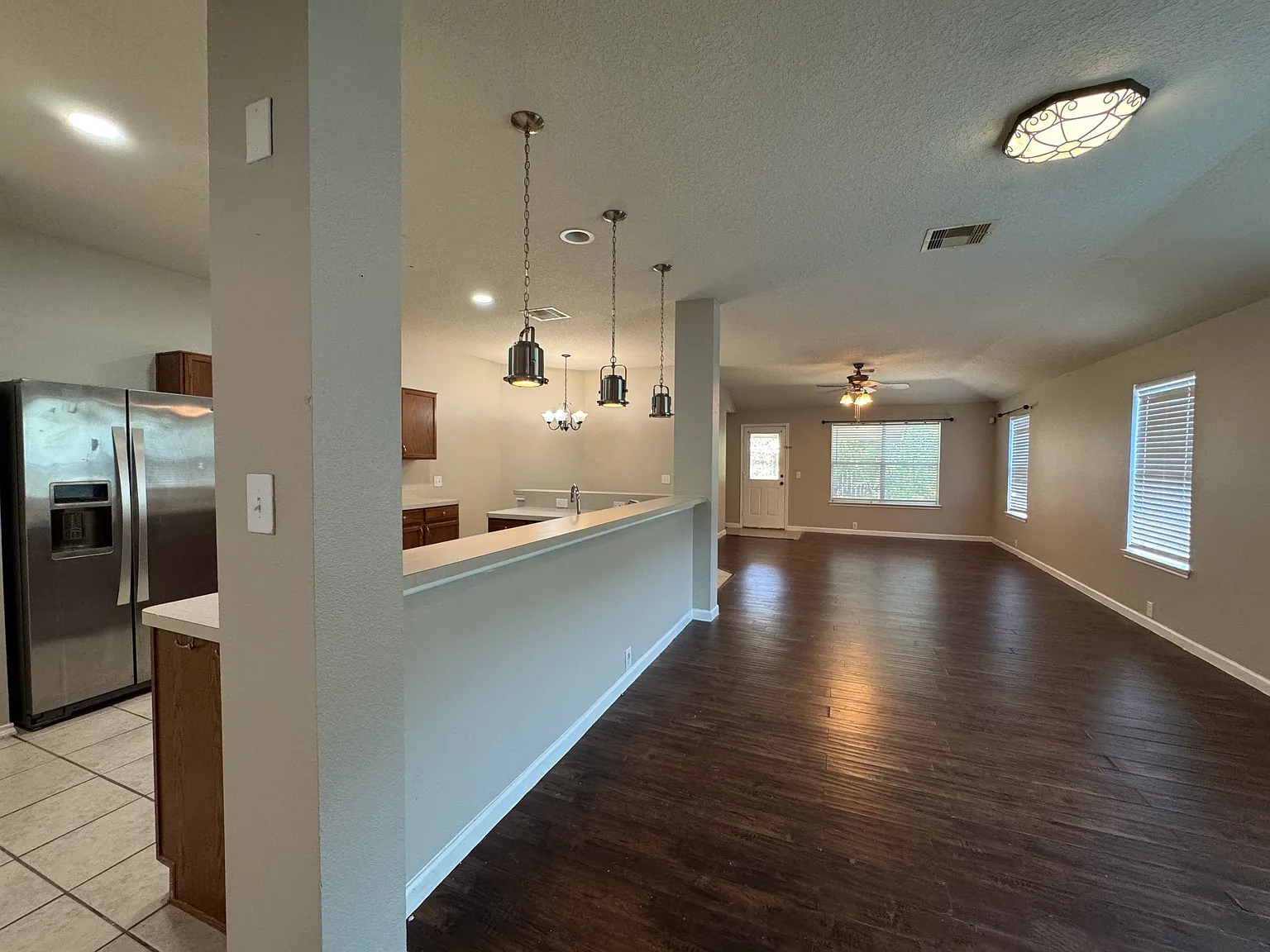 3 bed, 1758 sqft, $1,900 — Photo 1