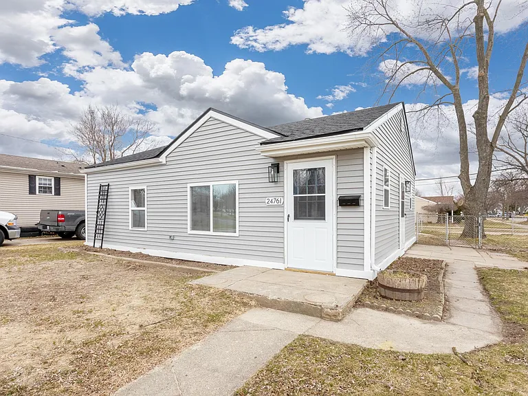 24761 Outer Dr — Photo 31