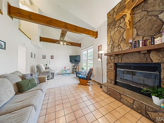 5th image of 105 Meadow Ln