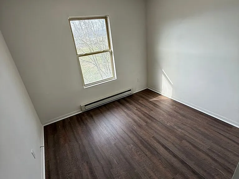 Rising Sun Apartments — Photo 18