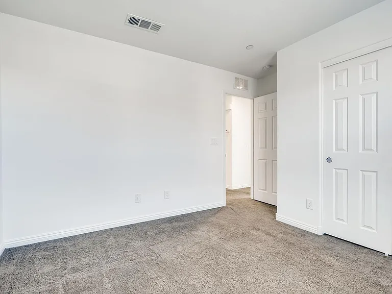 4496 Pencester St — Photo 15