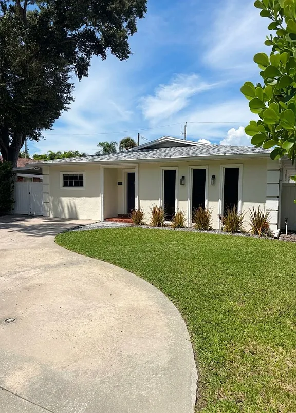 3 bed, 2.5 bath, 1630 sqft, $5,300 — Photo 2