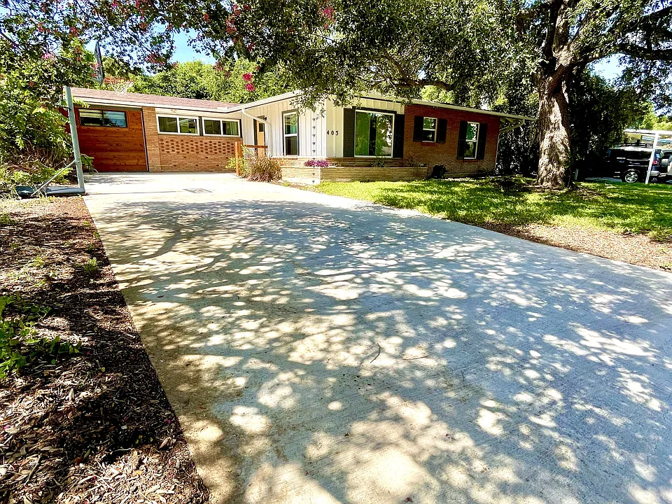 403 Marquis Ln