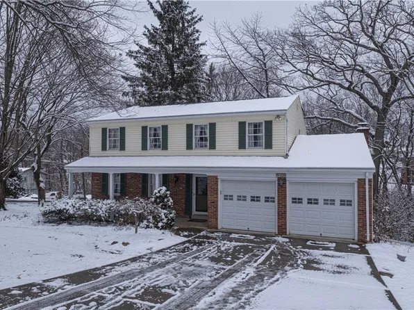 221 Disney Dr, Coraopolis, PA 15108