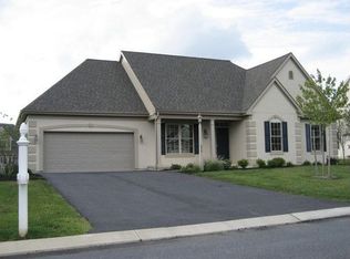 608 Greenhedge Dr, Lancaster, PA 17603