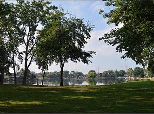 9640 W Golf Rd, Des Plaines, IL 60016