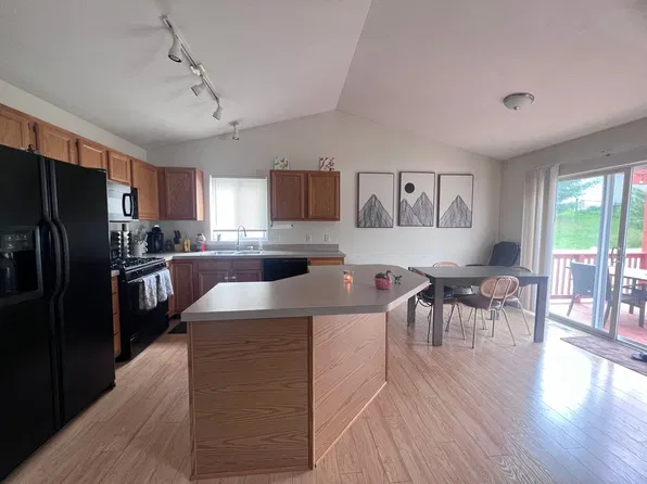 1664 Northbend Dr NE, Grand Rapids, MI 49505