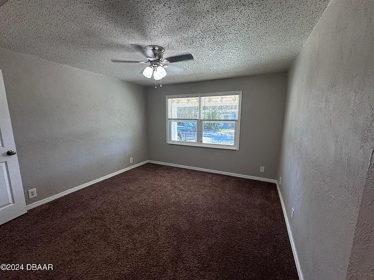 1304 Holly Ave — Photo 13