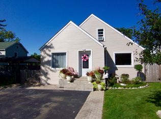 420 Kenwood Dr, Round Lake Park, IL