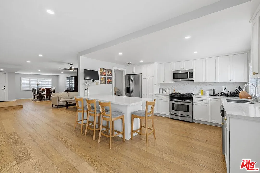 3 bed, 2.0 bath, 1798 sqft, $5,995 — Photo 1