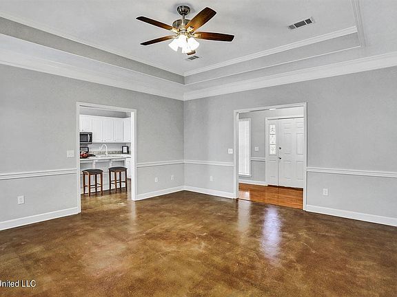 5th image of 216 Wildwood Blvd