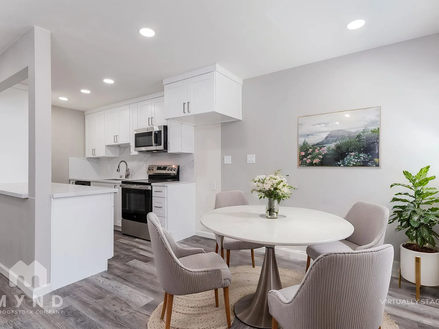 2 bed, 1.0 bath, 878 sqft, $1,495 — Photo 1