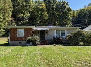 187 Willow Dr, Hagerhill, KY 41222