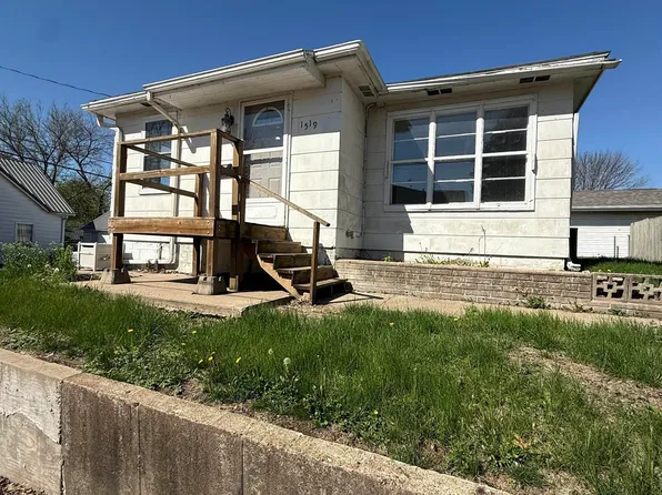 1519 Ashmun St, Burlington, IA 52601