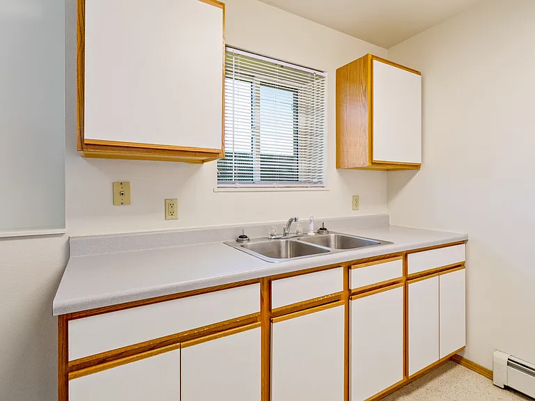 North Russell Apts-1650 N Russell — Photo 21