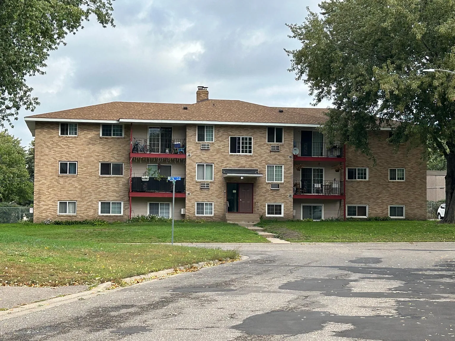2 bed, 800 sqft, $1,295 — Photo 1