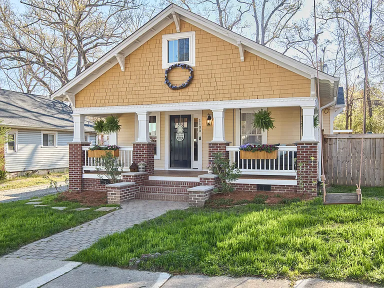 1925 bungalow completely renovated in 2021