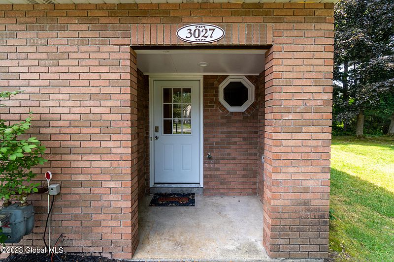 3rd image of 3027 Squire Boulevard