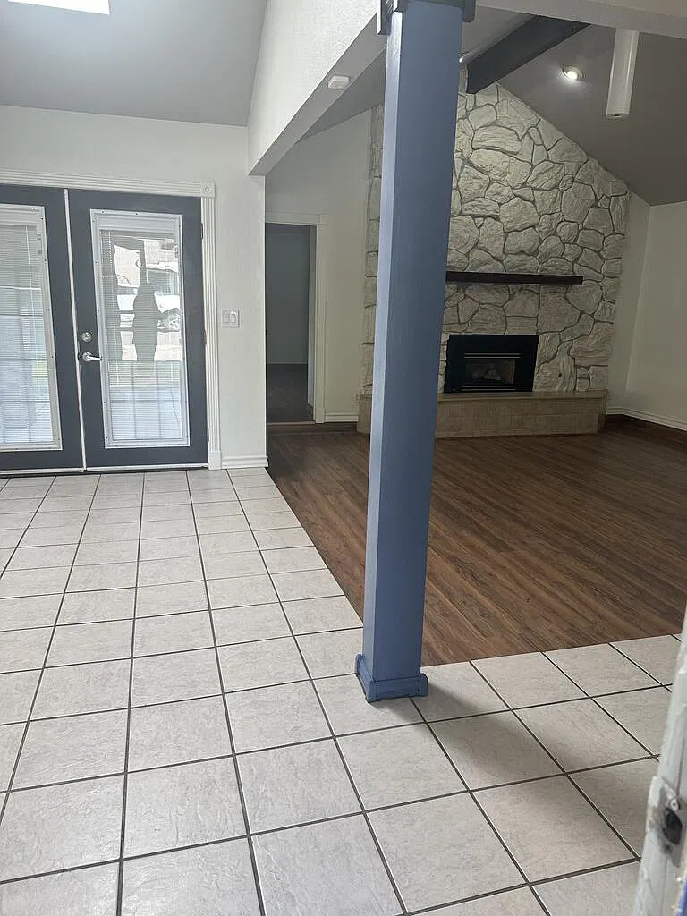 3 bed, 2.0 bath, 1700 sqft, $2,500 — Photo 3