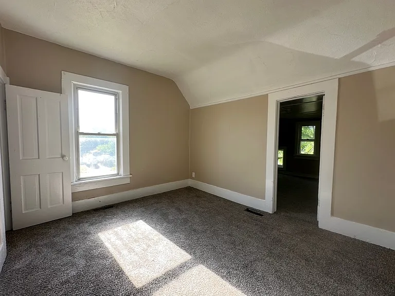 233 E Broadway St #C — Photo 4