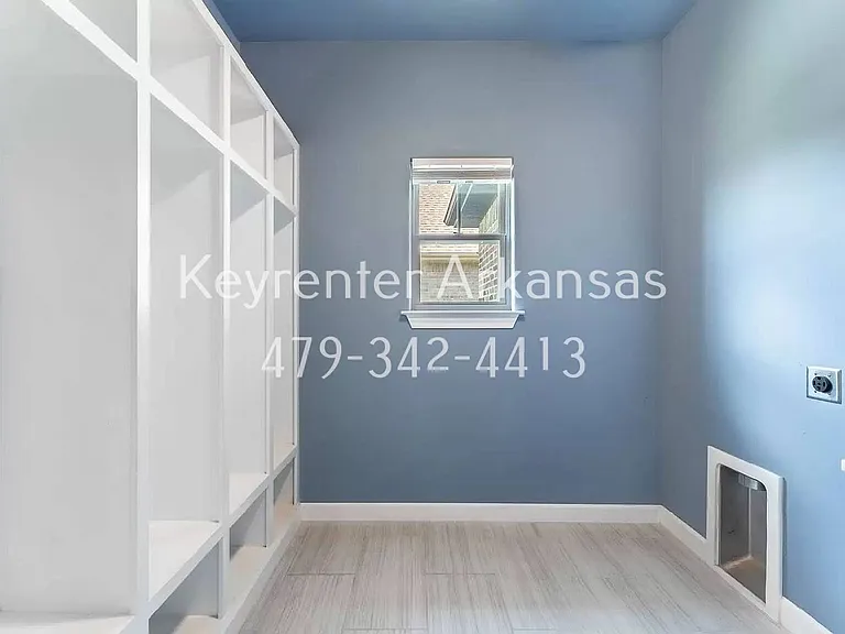 2400 Worthington Ave — Photo 17