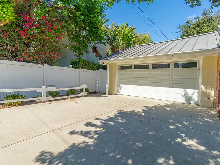 13843 Milbank St — Photo 35
