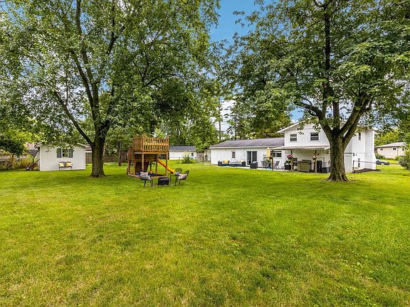 4th image of 3516 Farley Dr