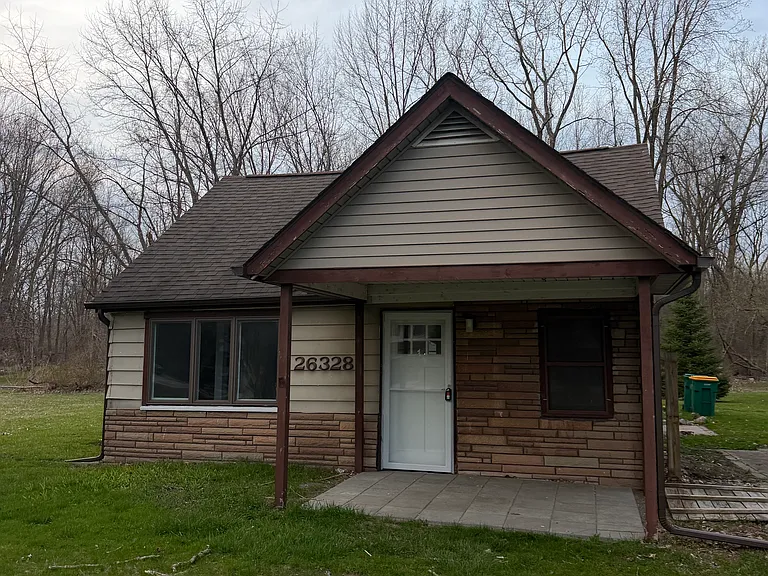 26328 Sibley Rd — Photo 1