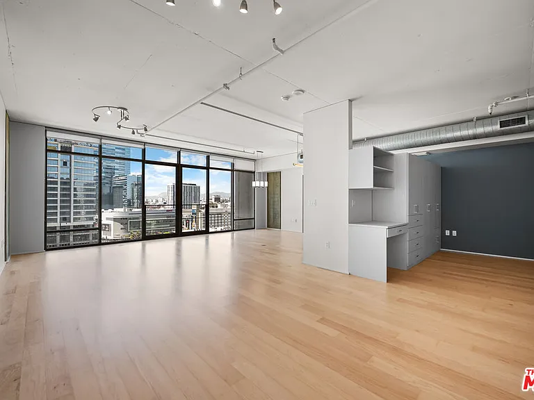 1100 S Hope St #1410 — Photo 34