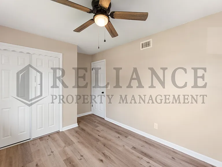 416 Alexander Dr — Photo 17