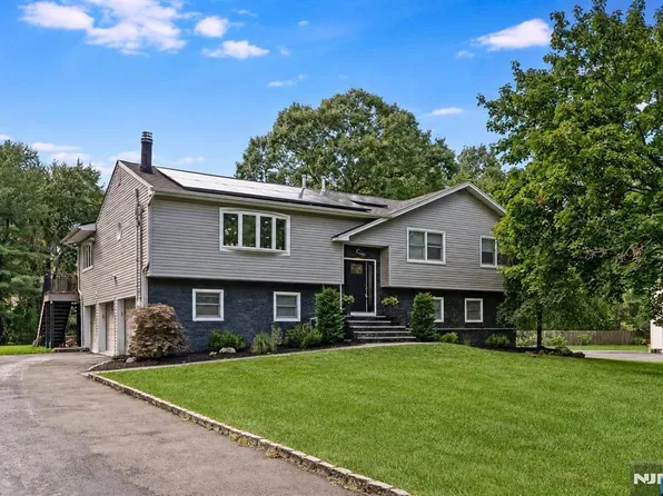 23 Douglas Drive, Montville Township, NJ 07082