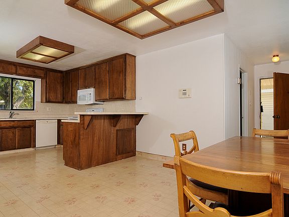 5th image of 3201 Portsmouth Dr