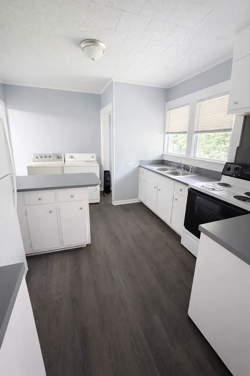 Building Photo - 1827 1st Ave NW #2