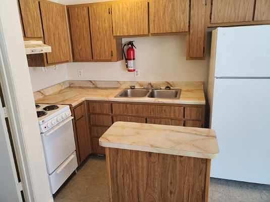 2nd image of 1912 Alvarado Dr NE APT E