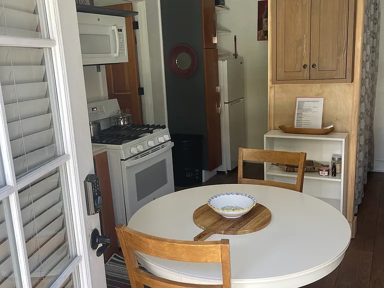 Agnes Ave — Photo 15