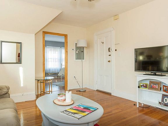 3rd image of 123 Walnut St #3