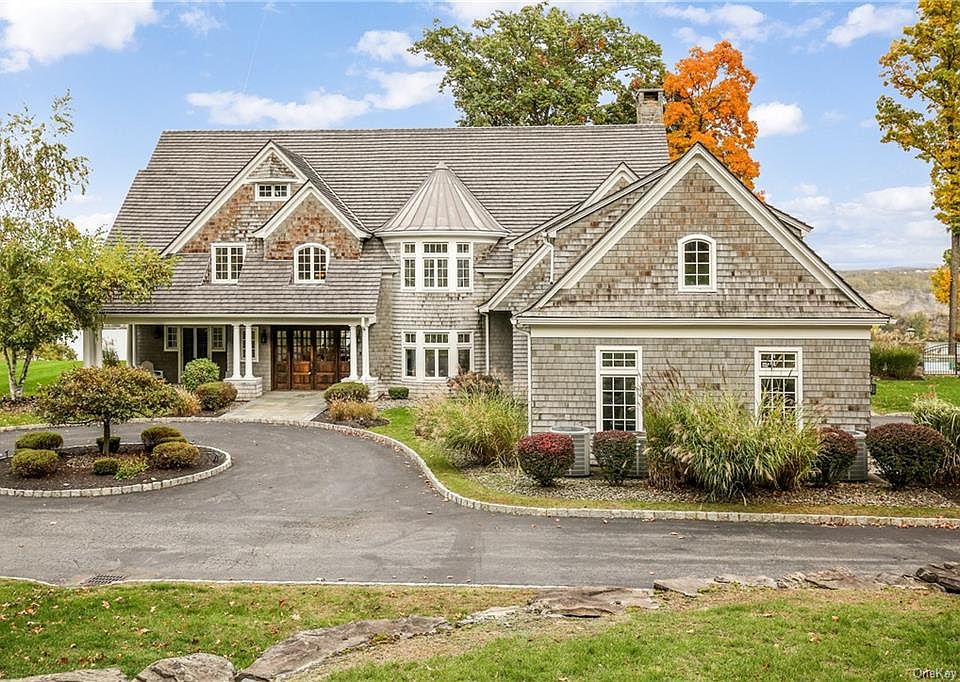 1st image of 65 Woodcrest Ln