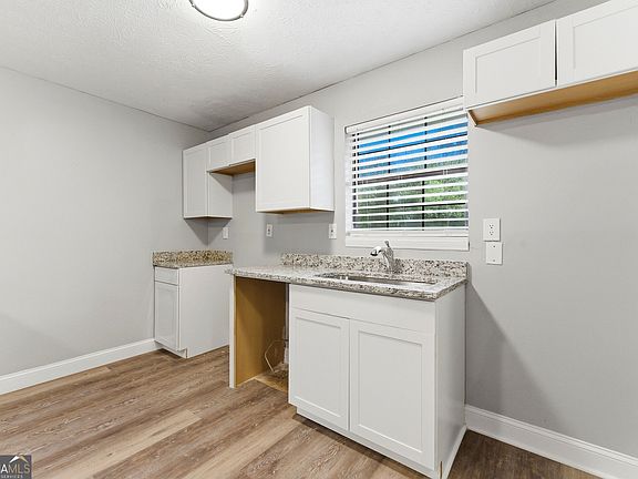 3rd image of 1677 Liberty Valley