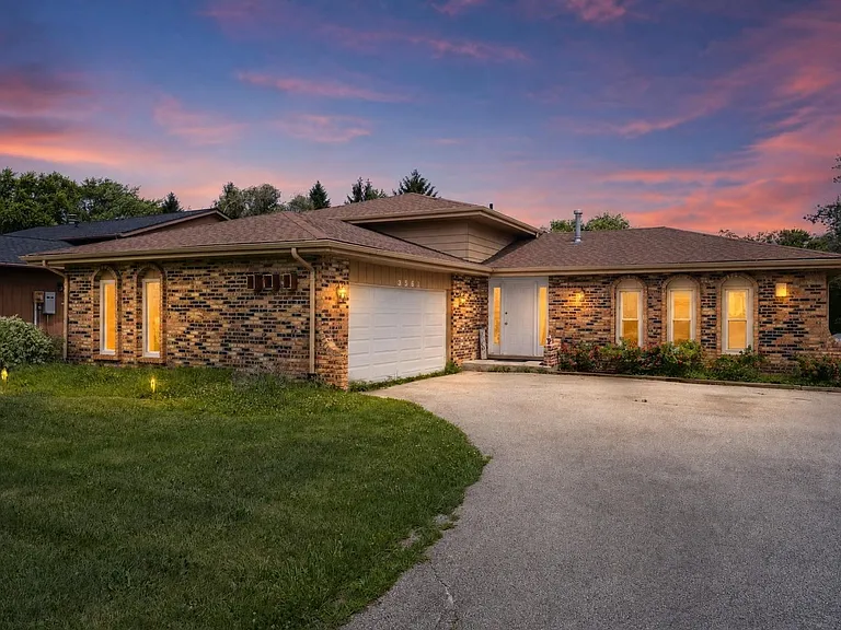 3561 Sunrise Dr — Photo 2