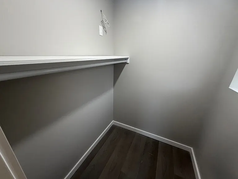 610 Broadway — Photo 11