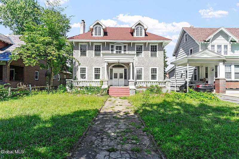 3rd image of 160 Manning Boulevard