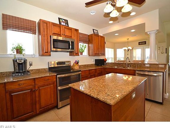 5th image of 3005 SW 25th Ave