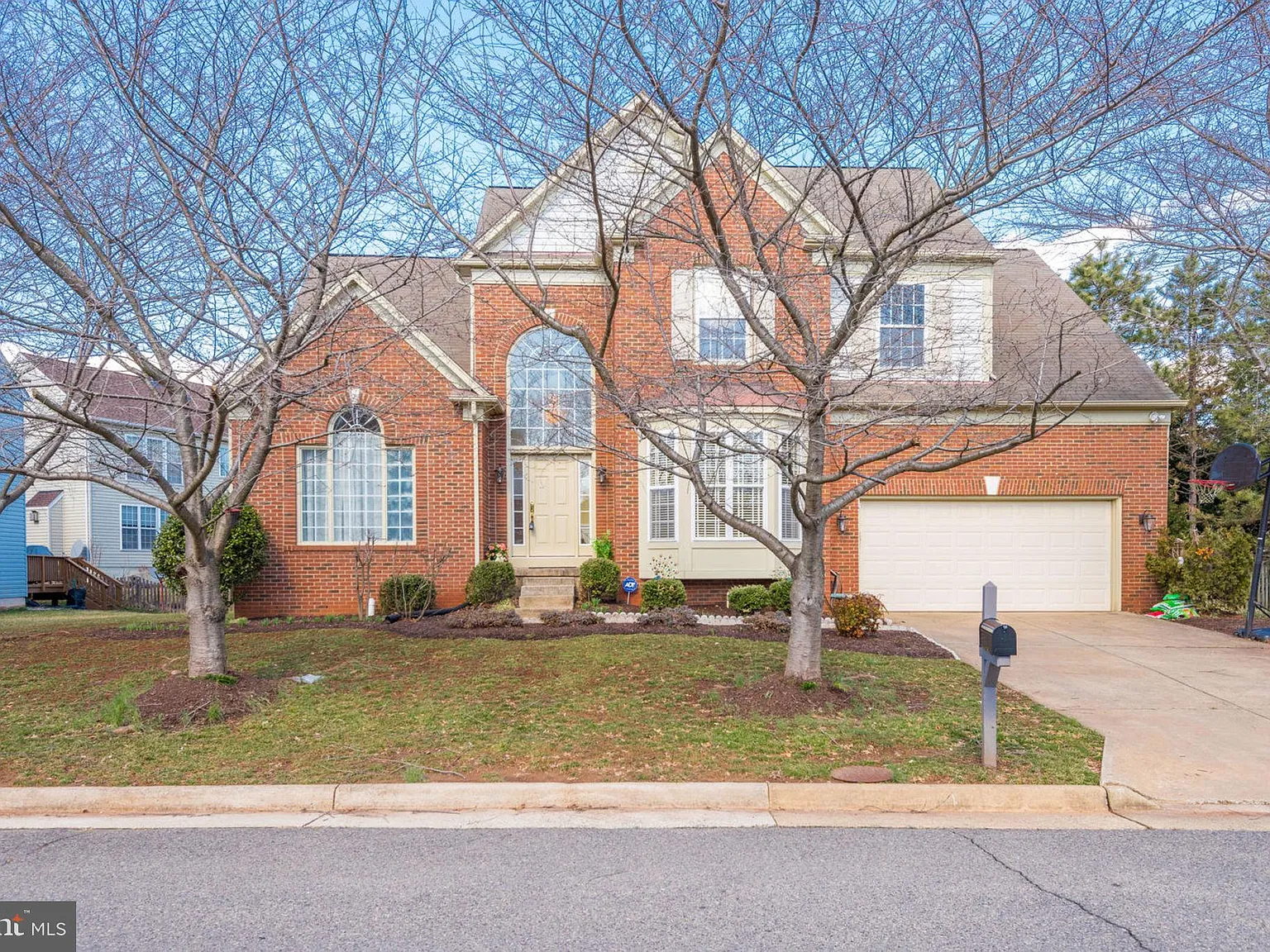 4 bed, 3.5 bath, 3236 sqft, $4,500 — Photo 1