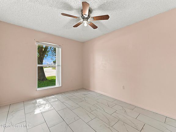 5th image of 2153 Redwood Cir NE
