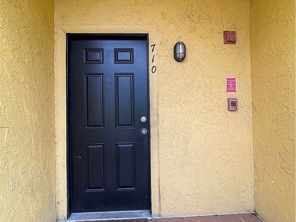 5th image of 2905 Winkler Ave APT 710