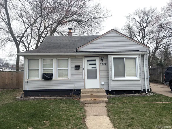 4847 Hunt St, Wayne, MI 48184