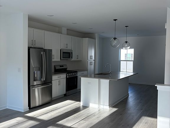 2nd image of 55 Basswood St