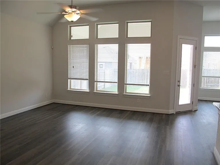 635 Spinnaker Loop — Photo 10
