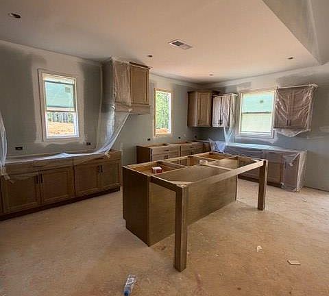 5th image of 127 Woodford Dr